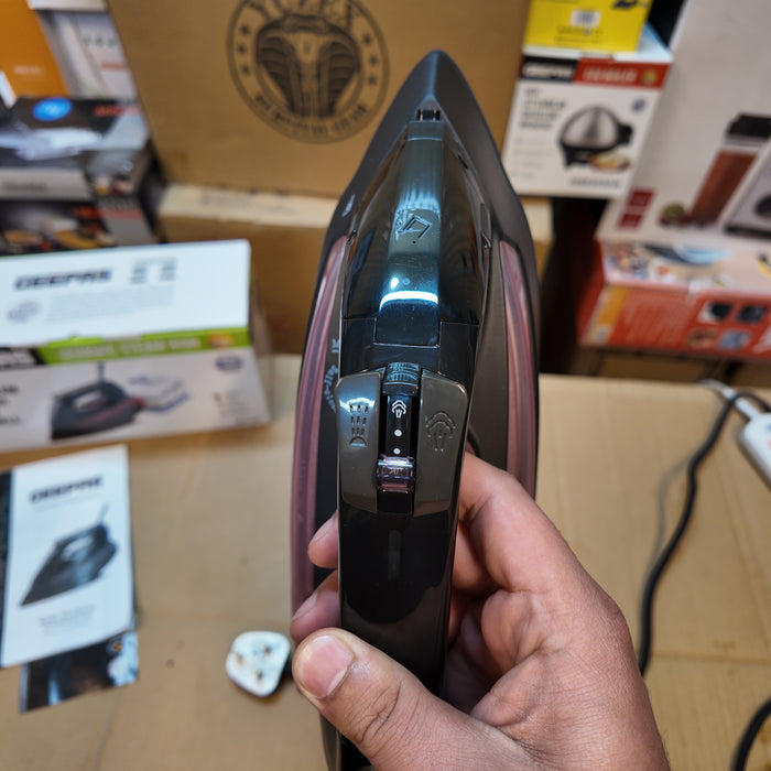 Geepas Ceramic Steam Iron GSI7791