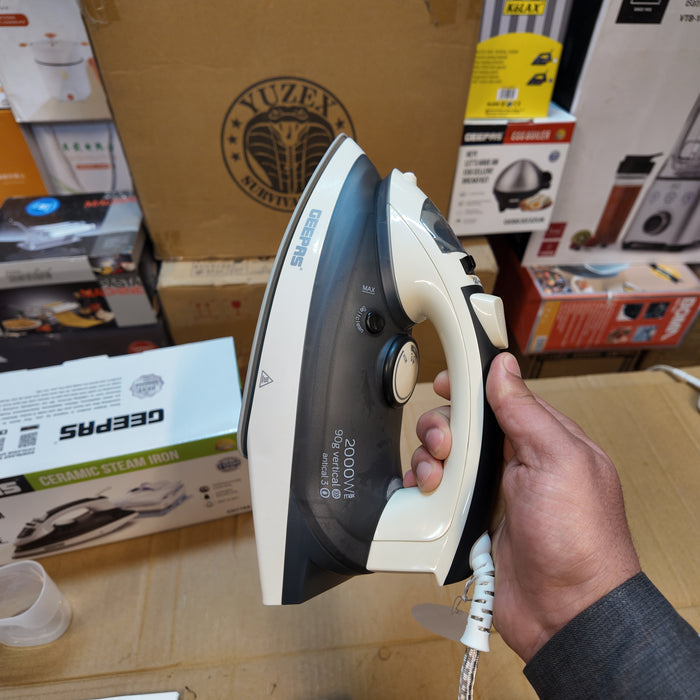 Geepas Ceramic Steam Iron GSI7788